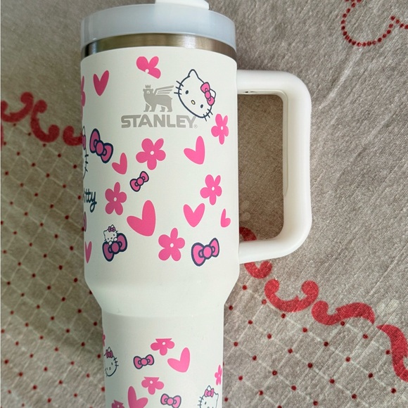 Stanley White Tumbler with Pink Floral Hello Kitty Design 40 oz - Picture 2 of 6
